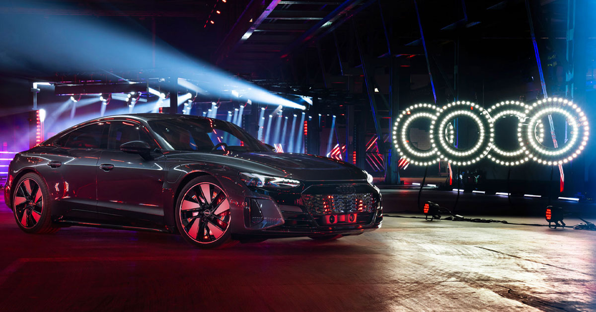 An image of the 2021 Audi e-tron GT with the Audi badge on the right