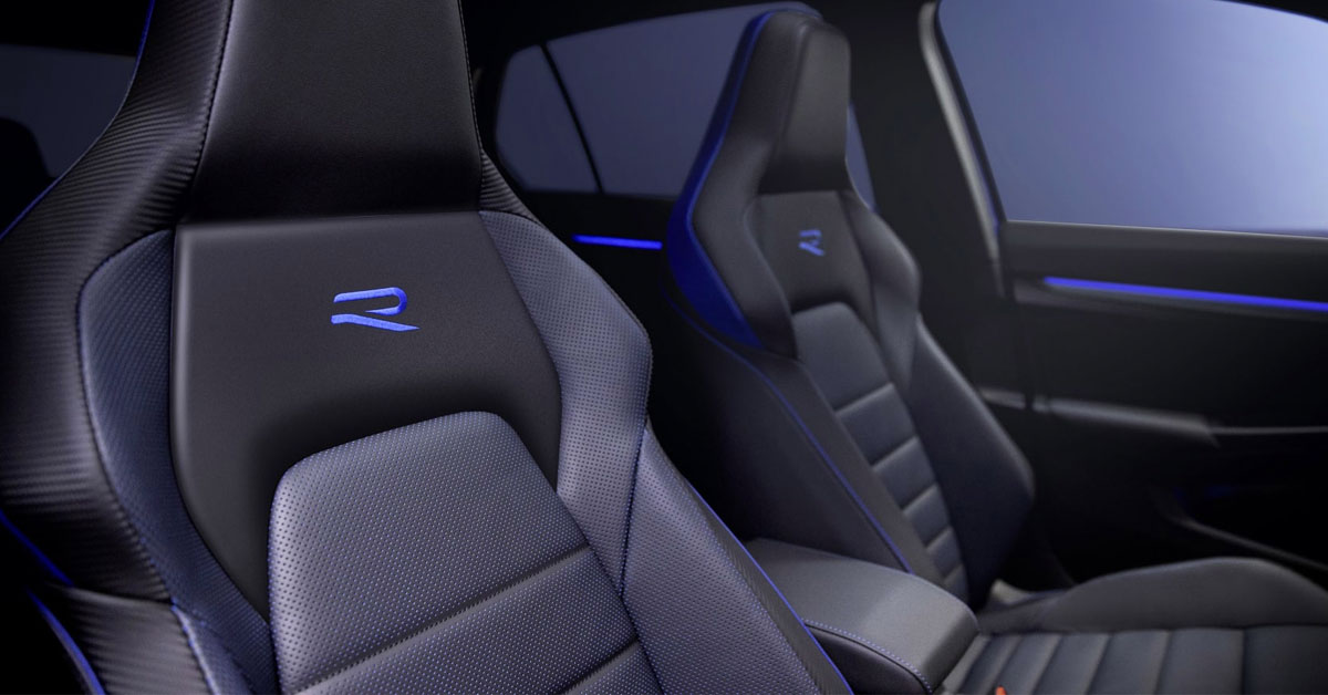 Interior seats and R logo on the 2021 Volkswagen Golf R Mk8