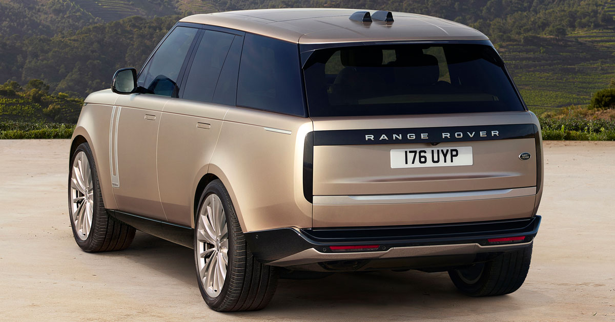 An image of the 2022 Range Rover from the rear