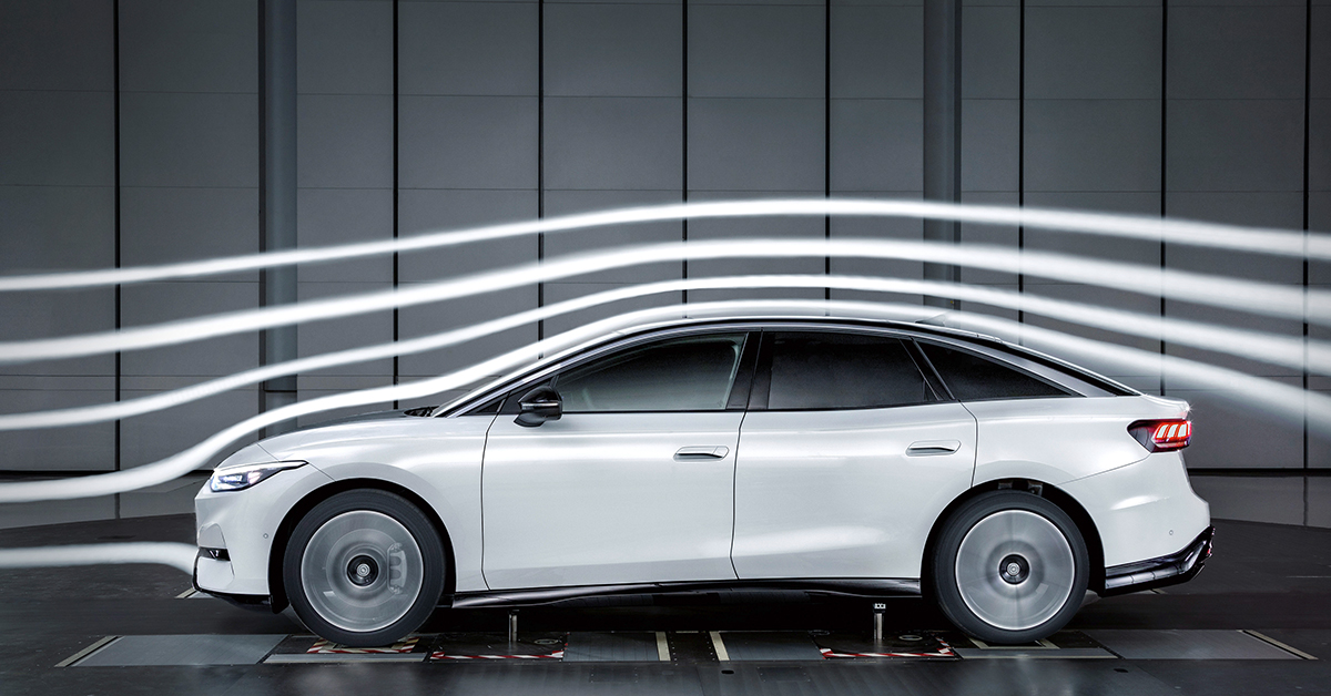An image of the side profile of the new VW ID.7 in a white colourway with air lines flowing over the roof