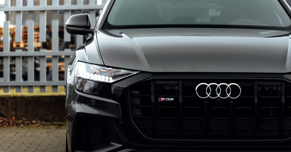 An image of an Audi SQ8 from the front