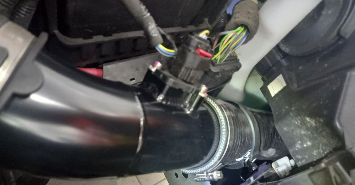 An image of a modification to an ECU airbox cable
