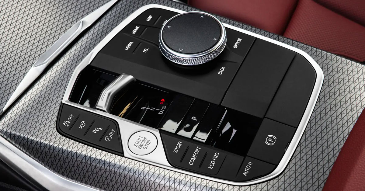 An image of the new 2022 BMW 3 Series Saloon centre console with automatic shifter