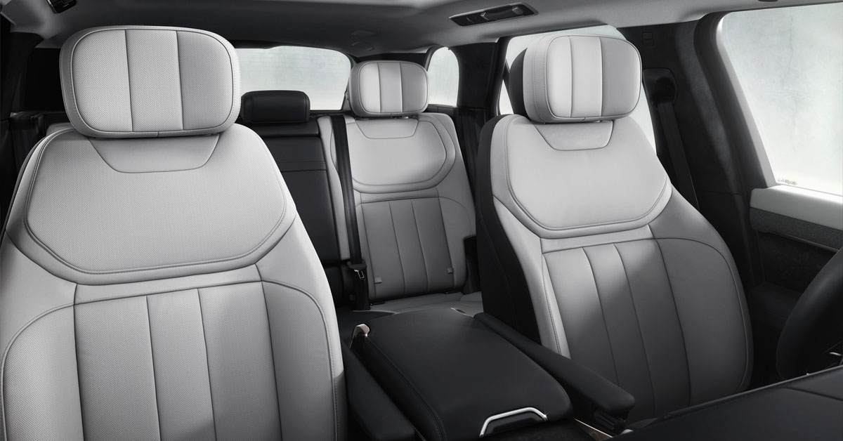 An image of the 2022 third-generation Range Rover Sport of the interior seating arrangements