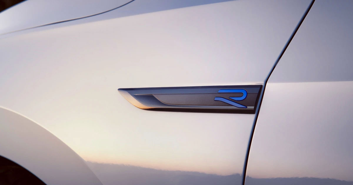 An image of the 2022 20th anniversary Volkswagen Golf R Mk8 showing the blue R badge