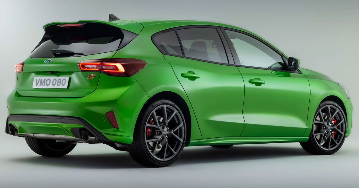A picture of the rear of the new 2022 Ford Focus ST in Mean Green paint scheme