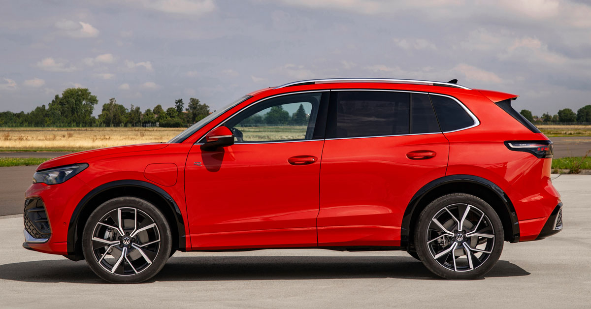 An image showing the side profile of the 2024 Volkswagen Tiguan SUV